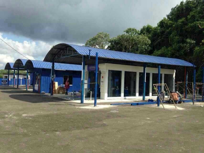 Lavatrice di auto ExpressTunnel completamente automatica con 9 spazzole con nastro trasportatore per il mercato Nord/Sud America