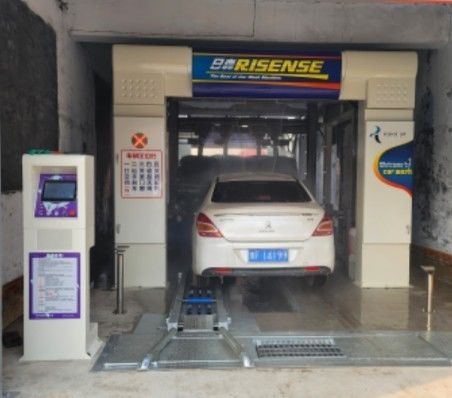 Lavatrice di auto ExpressTunnel completamente automatica con 9 spazzole con nastro trasportatore per il mercato Nord/Sud America