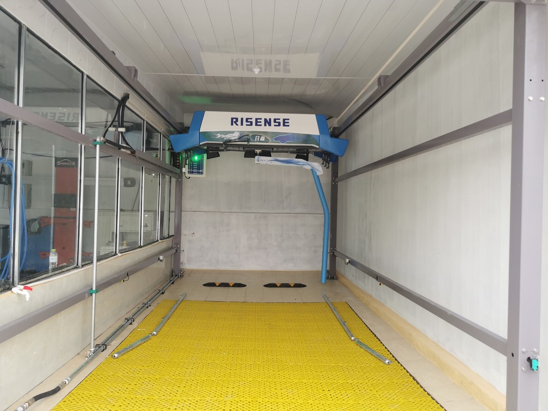 Lavatrice di auto senza contatto completamente automatica per la pulizia dell'esterno dell'auto con acqua ad alta pressione