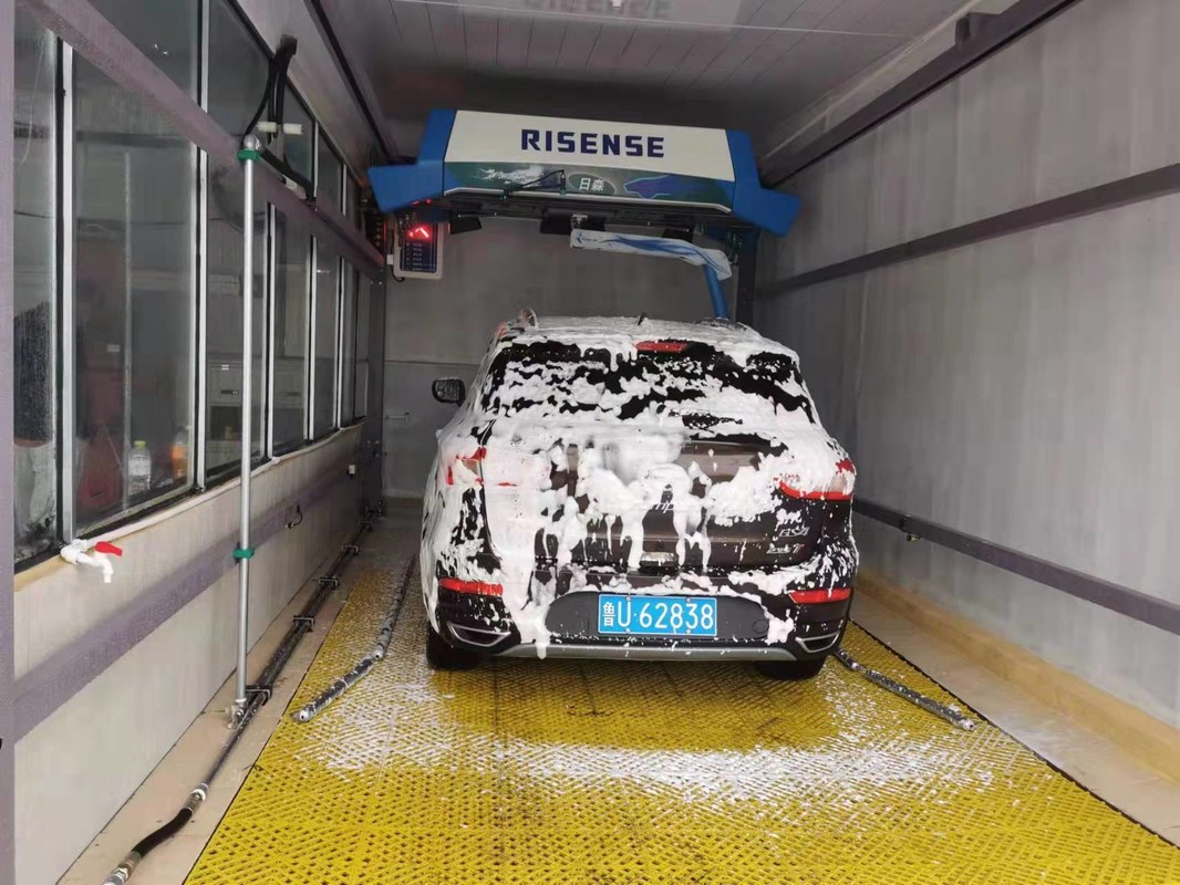 Lavatrice di auto senza contatto completamente automatica per la pulizia dell'esterno dell'auto con acqua ad alta pressione