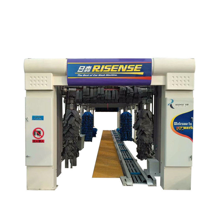 Pulisci la tua auto in modo efficiente con 9 spazzole