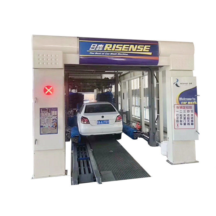 Pulisci la tua auto in modo efficiente con 9 spazzole